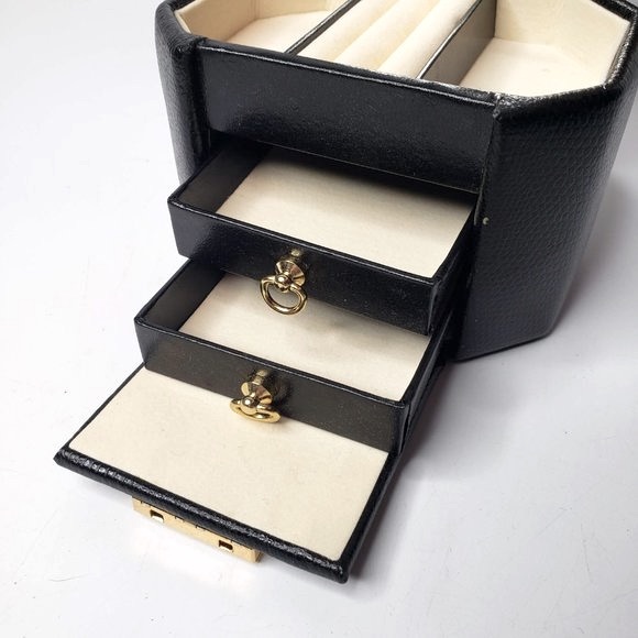 Vintage Wolf Designs Pebble Leather Mini Jewelry Display Box with Key and Mirror - Picture 10 of 12